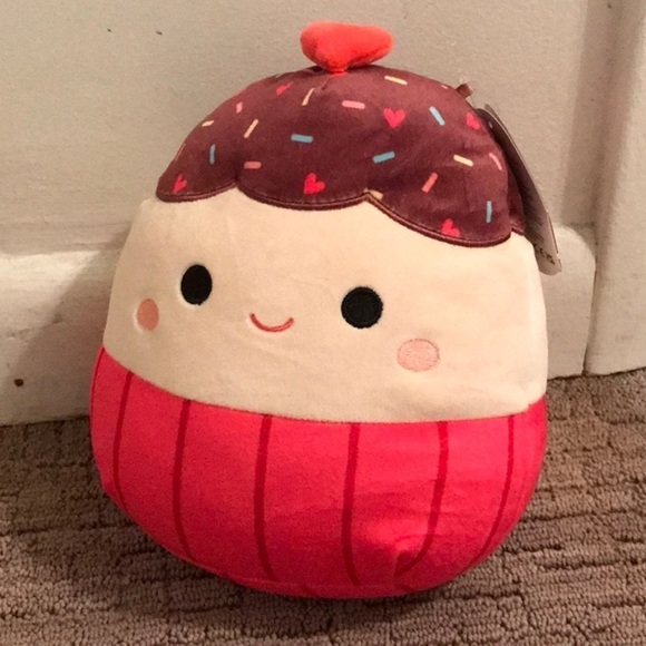 Squishmallows 2023 Valentine 8” First to Market Elpha the Cupcake. NWT - Picture 2 of 4